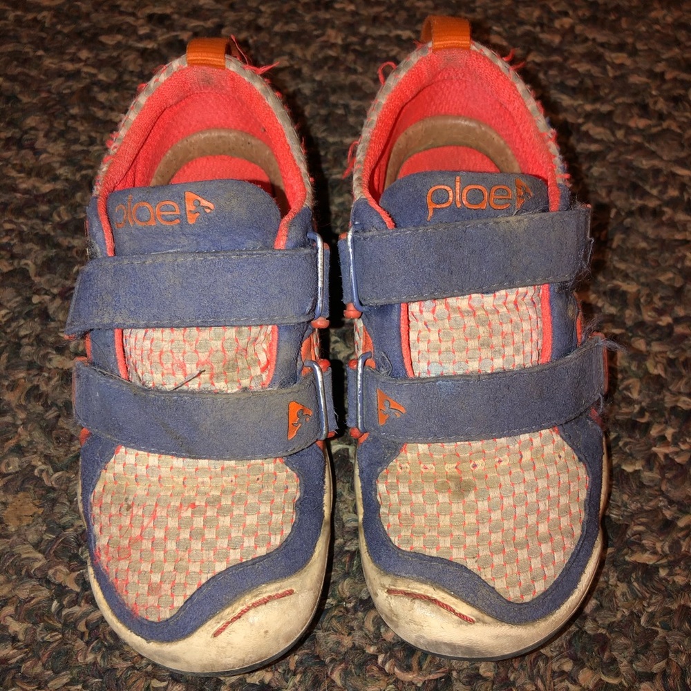Place Velcro Sneakers